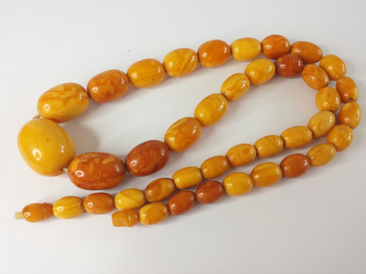 Antike SBM-Olivenkette in weißmarmorierter Spitzenqualität, cremig-weiße Schlieren in butterscotchfarbenen Olivenperlen